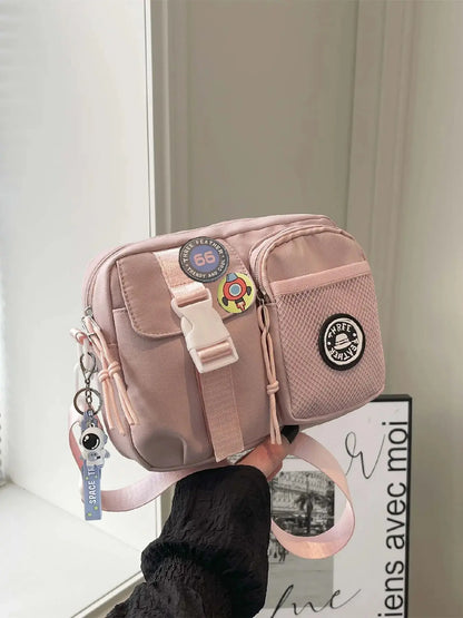 Unisex Casual Plain Color Release Buckle Crossbody Bag with Astronaut Charm, Zipper Crossbody Bag with Random Color Badge, Aesthetic Shoulder Bag, Zippered Sling Bag, Casual Crossbody Bags