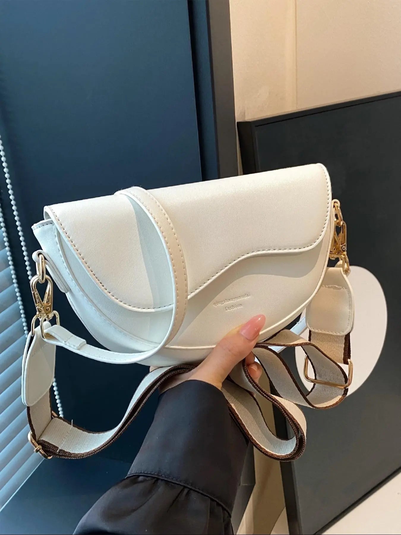 Christmas Gift,25 fall&winter ,Women's Fashionable Saddle Bag, Casual Versatile Stylish Crossbody Bag with Wide Shoulder Strap, Trendy All-match Commuter Bag for Daily Used, Trendy Commuting Bag, Fashion Bags, Everyday Bag